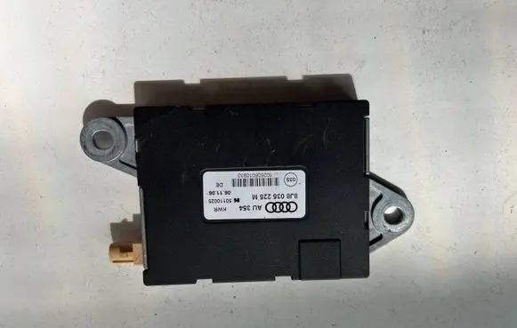 Audi TT TTS Mk2 Aerial antenna amplifier 8J8035225M 50110025 AU354