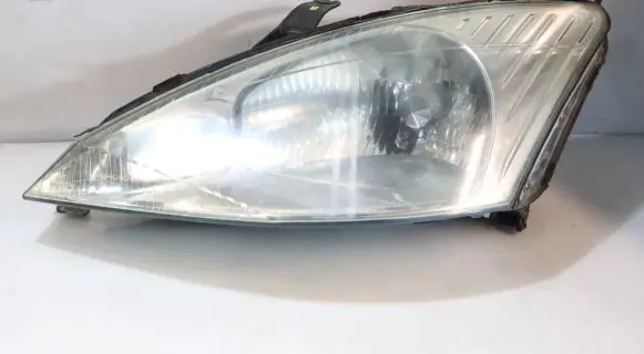 Ford Focus Headlight/headlamp