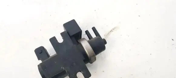 BMW 5 E39 Turbo solenoid valve 2279600 22490