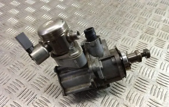 BMW 3 F30 F35 F31 Fuel injection high pressure pump 7610761 7611115