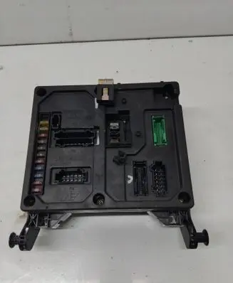 Ford Galaxy Fuse module S110730300J 623724684 M3962258