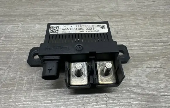 Mercedes-Benz E C207 W207 Charging relay A0009822023 1110029