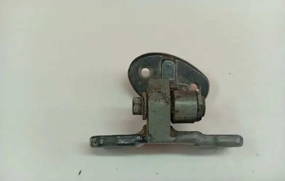 Volvo V50 Rear door lower hinge