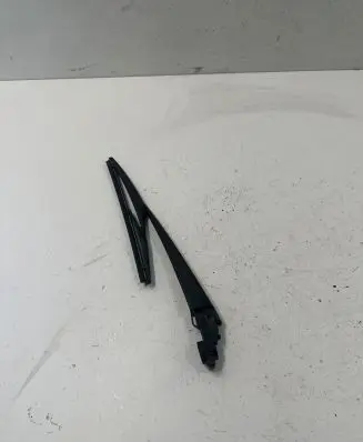 Toyota Yaris XP210 Rear wiper blade arm