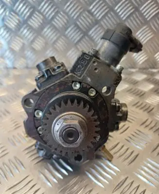 Renault Laguna III Fuel injection high pressure pump 8200690744 0445010223 0167720