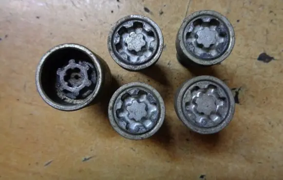 Skoda Yeti (5L) Anti-theft wheel nuts and lock 