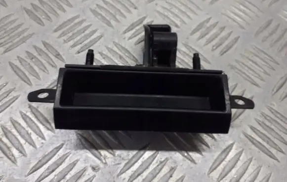 Subaru Legacy Tailgate/boot open switch button 