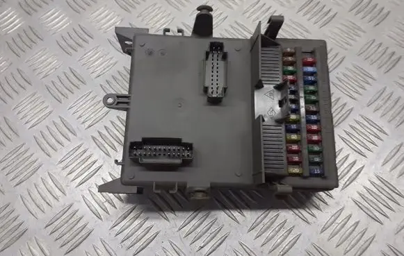 Renault Laguna II Fuse box cover 8200139824