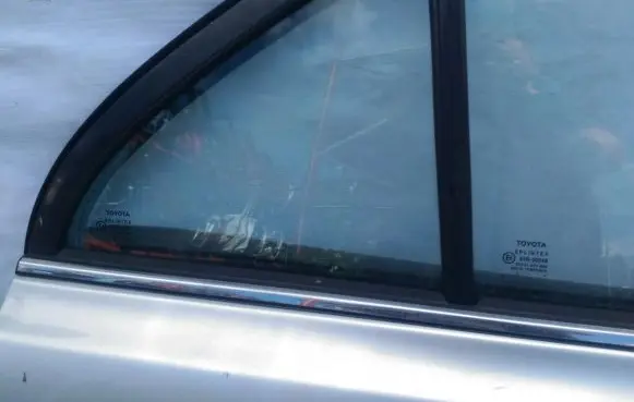 Toyota Avensis T250 Rear vent window glass 