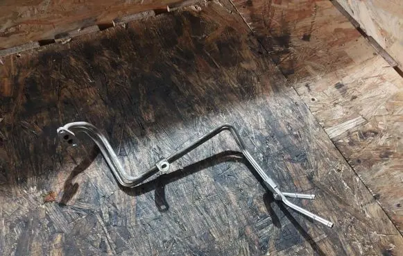Coolant pipe/hose