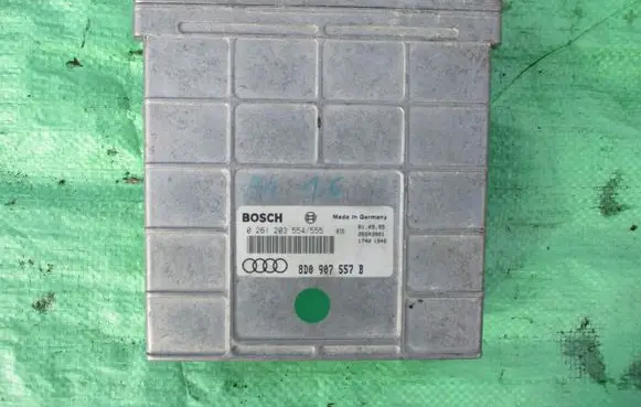 Audi A4 S4 B5 8D Engine control unit/module 8D0907557B