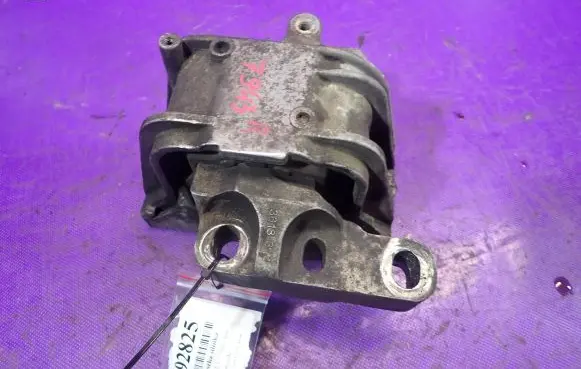 Volkswagen Golf V Engine mount vacuum valve 1K0199262B