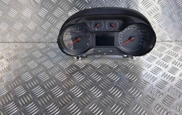 Opel Crossland X Speedometer (instrument cluster) 9831117380 17082020