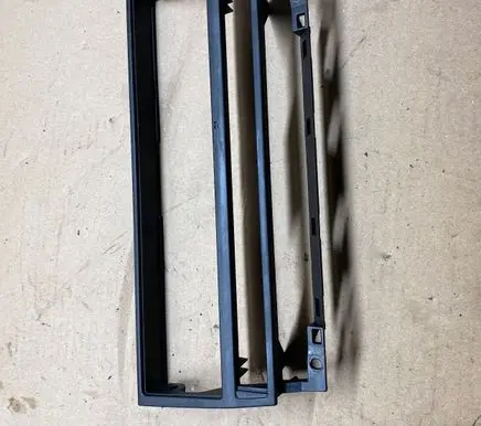 BMW 5 E39 Radio/GPS head unit trim 8247302