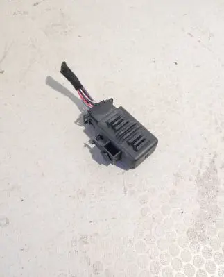 Volkswagen Touran II Seat heating relay 5K0959772