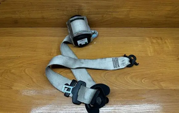 BMW 5 GT F07 Front seatbelt 610126200C 0100R0000 130716