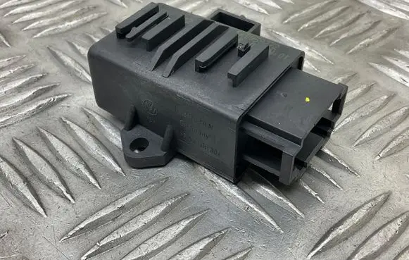 Seat Alhambra (Mk2) Seat heating relay 5K0959772