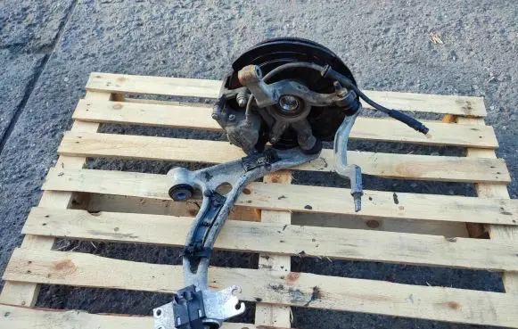 Mercedes-Benz GLA W156 Front wheel hub spindle knuckle