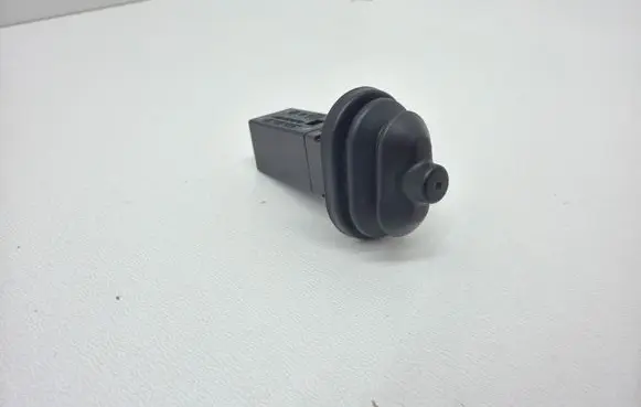 BMW 5 E60 E61 Fuel tank opening switch 82289392