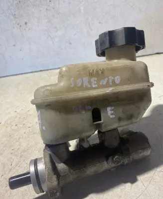 KIA Sorento Brake fluid reservoir 