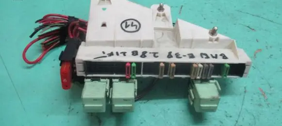 BMW 7 E38 Fuse module 8352968