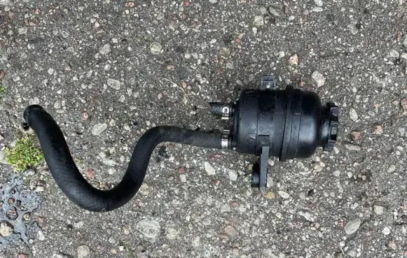 BMW 3 E90 E91 Power steering fluid tank/reservoir 1097164