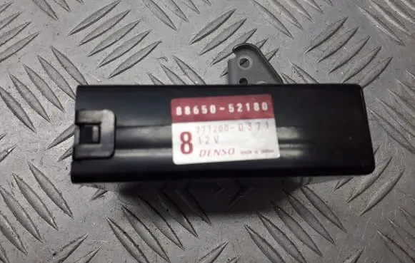 Toyota Yaris Air conditioner control unit module 88650-52180
