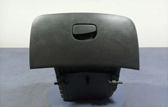 Renault Clio I Glove box 681087227R