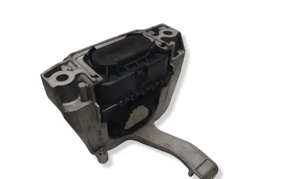 Volkswagen PASSAT B8 Engine mount bracket 5WA199262H