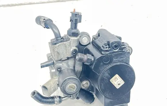 Mercedes-Benz C W204 Fuel injection high pressure pump A6510701201