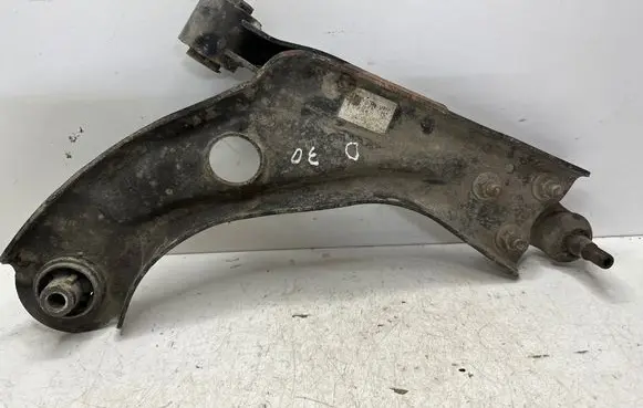 Peugeot 308 Front lower control arm/wishbone