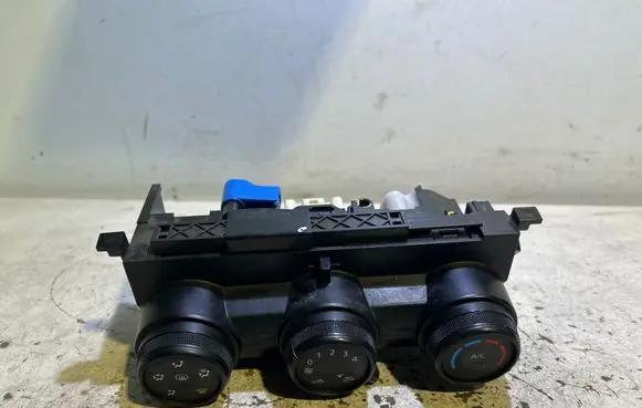 Dacia Duster II Air conditioner control unit module 0508B10 T679803