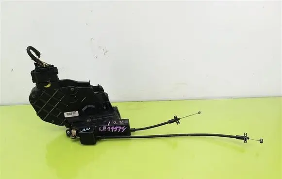 Volvo S40 Front door lock 30699154
