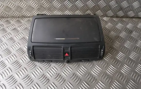Skoda Octavia Mk2 (1Z) Dash center air vent grill 1Z0820951B