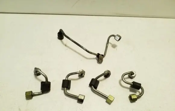 Volkswagen Tiguan Fuel injector supply line/pipe 