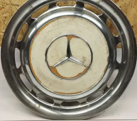 Mercedes-Benz S W116 R14 wheel hub/cap/trim 1154010324
