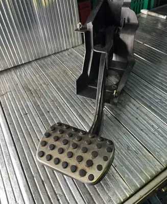 Mercedes-Benz C W203 Brake pedal A2032900719