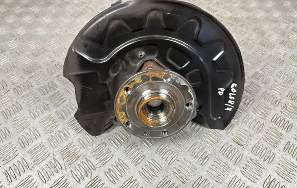 Volkswagen Golf VIII Front wheel hub