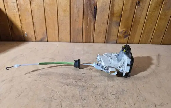 Audi A3 S3 8P Rear door lock 4F0839015