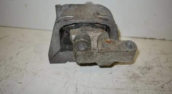 Volkswagen Touran I Engine mount bracket 1K0199262