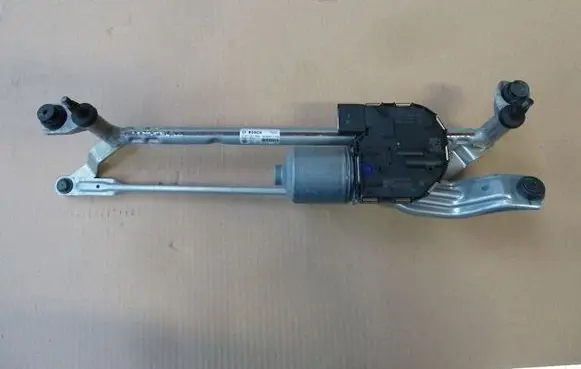 Volkswagen Golf VI Front wiper linkage and motor 5G2955023DT