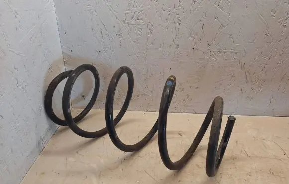 Toyota Auris E180 Front coil spring