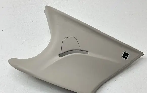 Chrysler Pacifica (D)pillar trim (top) 5RJ07PD2AH F01875110AYR