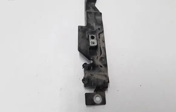 Volvo S90, V90 Fender mounting bracket 31416626