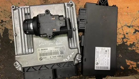 BMW 5 E60 E61 Engine control unit/module 8509034 0281016638