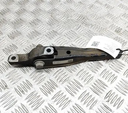 Volkswagen PASSAT B8 Engine mount bracket 5Q0199855P