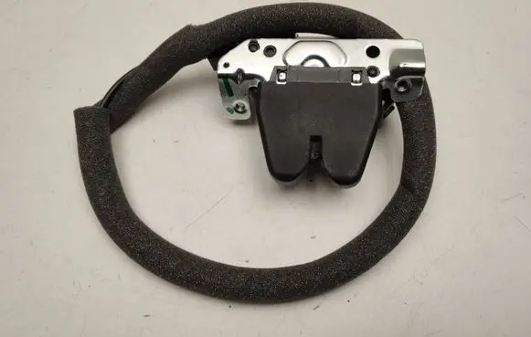 Mercedes-Benz E W213 Loading door lock A2047500485