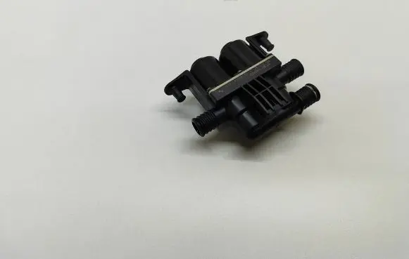 BMW 5 E60 E61 Coolant heater control valve 6927915 6412692791501 692791501
