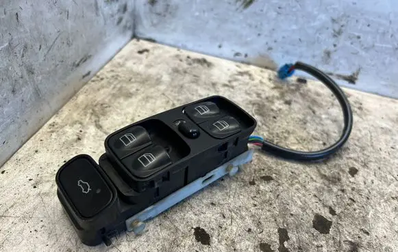 Mercedes-Benz C W203 Electric window control switch 2038200110