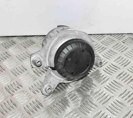 Engine mount bracket